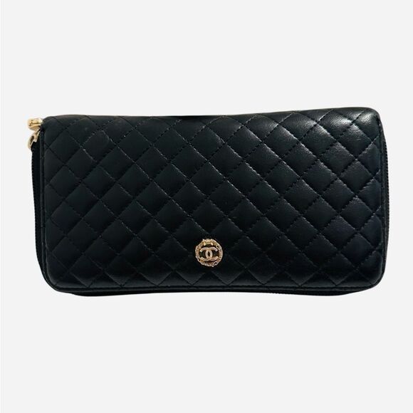 CHANEL Black Quilted Wallet with Gold Accent - Picture 4 of 14